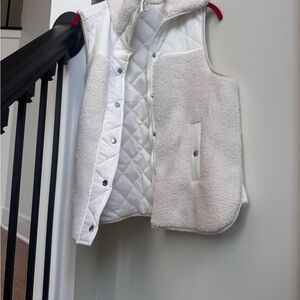 Francesca’s White Sherpa Quilted Vest – Size L